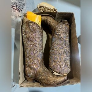 Size 7 women’s cowboy books, rarely worn